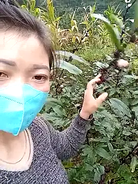 Snapshot of qychiu chatting on 11.13.25 qychiu online show from 11.13.25