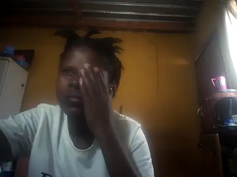 Snapshot of Caramelchick01 chatting on 09.10.25 Caramelchick01 online show from 09.10.25