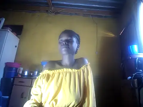 Snapshot of Caramelchick01 chatting on 10.10.25 Caramelchick01 online show from 10.10.25