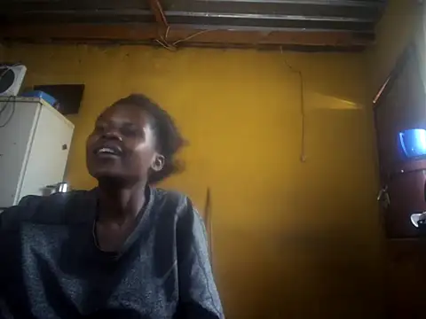 Snapshot of Caramelchick01 chatting on 10.17.25 Caramelchick01 online show from 10.17.25