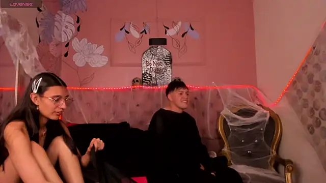 Snapshot of Ethan_N_Abby chatting on 10.10.25 Ethan N Abby online show from 10.10.25