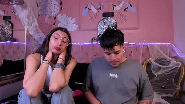 Snapshot of Ethan_N_Abby chatting on 10.11.25 Ethan N Abby online show from 10.11.25