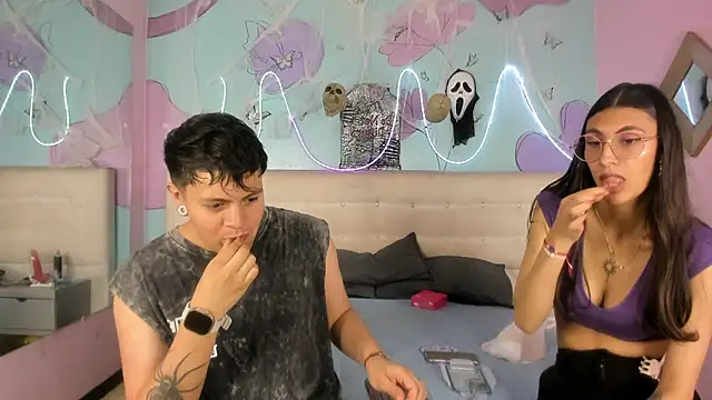 Snapshot of Ethan_N_Abby chatting on 10.17.25 Ethan N Abby online show from 10.17.25