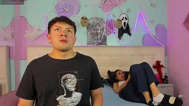 Snapshot of Ethan_N_Abby chatting on 10.23.25 Ethan N Abby online show from 10.23.25