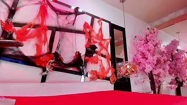 Snapshot of TessaCooper1 chatting on 10.26.25 TessaCooper1 online show from 10.26.25