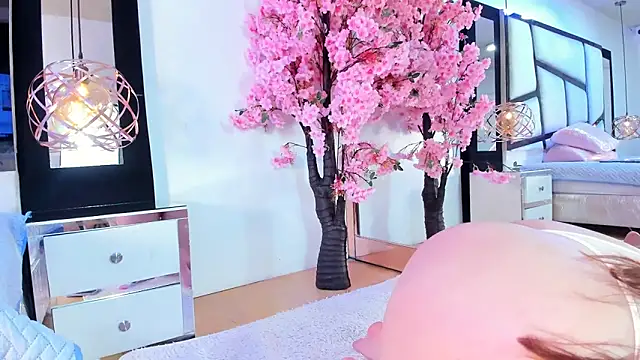 Snapshot of TessaCooper1 chatting on 11.20.25 TessaCooper1 online show from 11.20.25