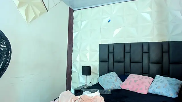 BustyGlow online show from 09.13.25