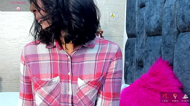 MiaAmore  online show from 12.14.25