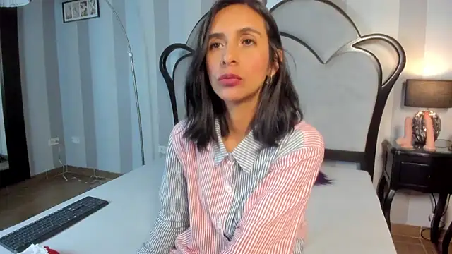 Snapshot of MiaAmore_ chatting on 02.14.26 MiaAmore online show from 02.14.26