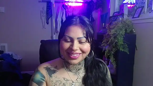 Snapshot of chicanachic13 chatting on 05.13.26 chicanachic13 online show from 05.13.26