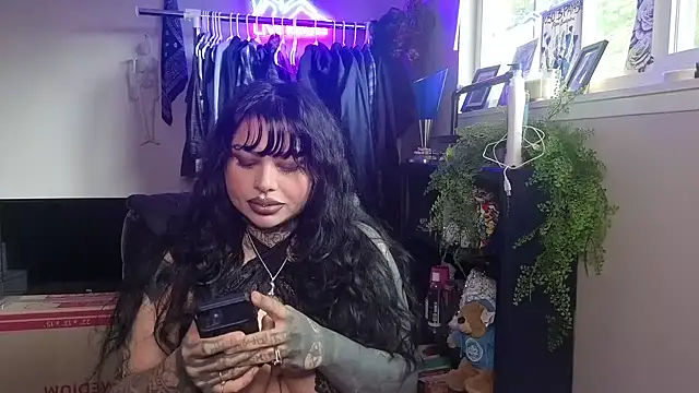 Snapshot of chicanachic13 chatting on 05.16.26 chicanachic13 online show from 05.16.26