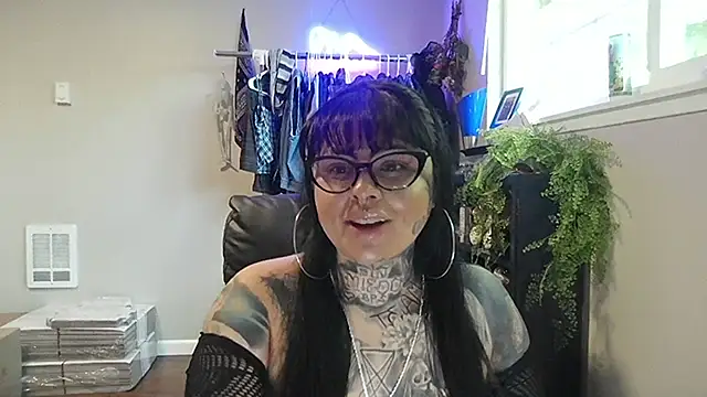 Snapshot of chicanachic13 chatting on 05.24.26 chicanachic13 online show from 05.24.26