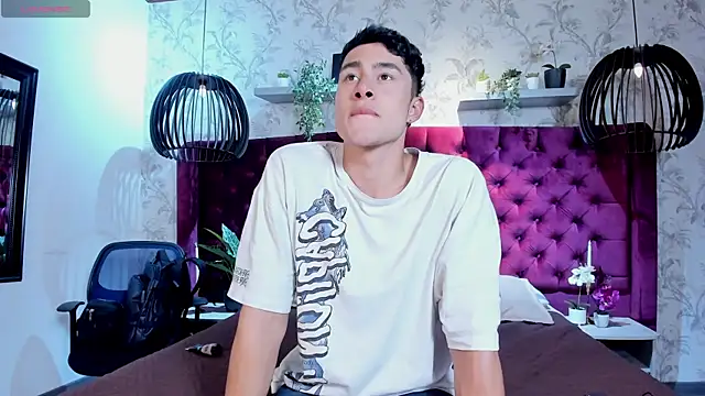 AustinJones  online show from 12.22.25