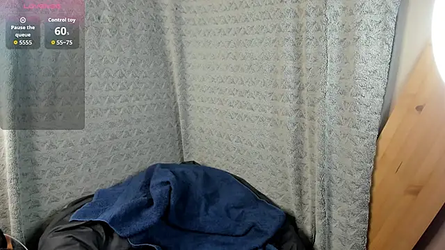Snapshot of MiaLores chatting on 10.23.25 MiaLores online show from 10.23.25