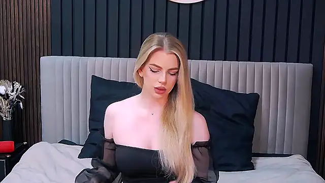 Snapshot of MilanaCeleste chatting on 11.24.25 MilanaCeleste online show from 11.24.25