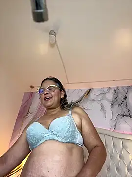 Snapshot of Lucy_Milf_474 chatting on 04.25.26 Lucy Milf 474 online show from 04.25.26