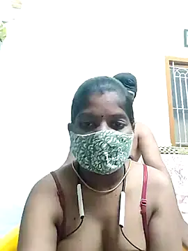 Snapshot of crazcy-couples chatting on 10.16.25 crazcy-couples online show from 10.16.25