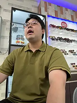 Snapshot of gayfucuxuc chatting on 09.25.25 gayfucuxuc online show from 09.25.25