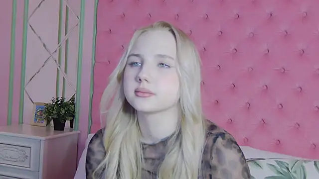 Sky Cutie online show from 04.02.26