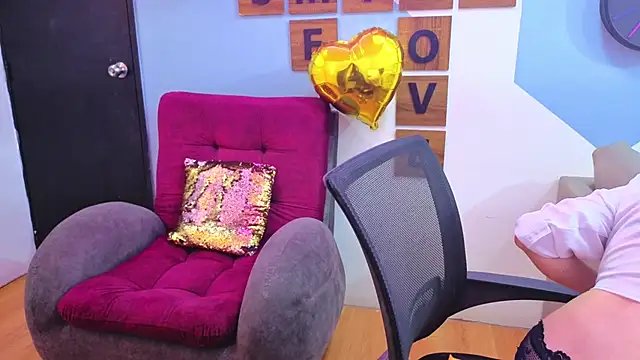 Victoria Fallon online show from 11.25.25