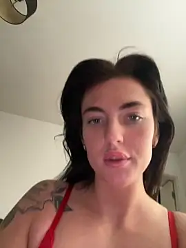 Snapshot of Bethbooxo chatting on 10.31.25 Bethbooxo online show from 10.31.25