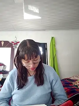 Violetaa Leee online show from 10.24.25