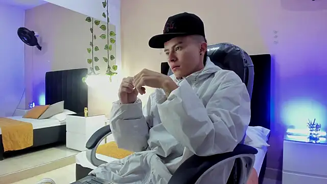 Nascary Fox online show from 11.02.25