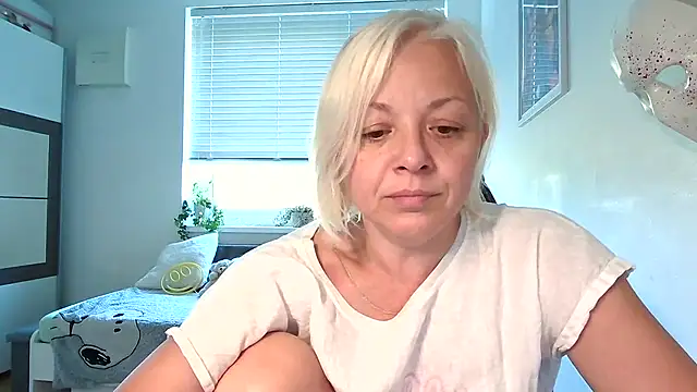 Linsy Kim online show from 09.20.25