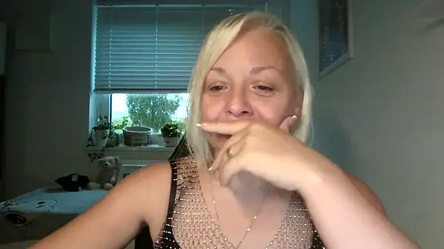 Linsy Kim online show from 10.07.25