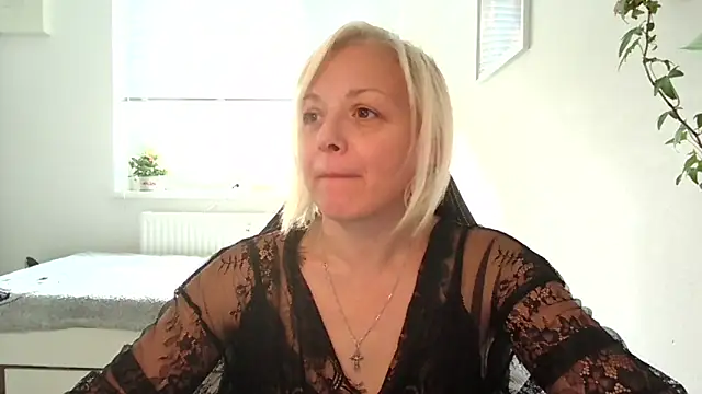 Linsy Kim online show from 10.22.25