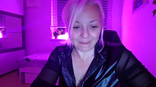 Linsy Kim online show from 10.28.25