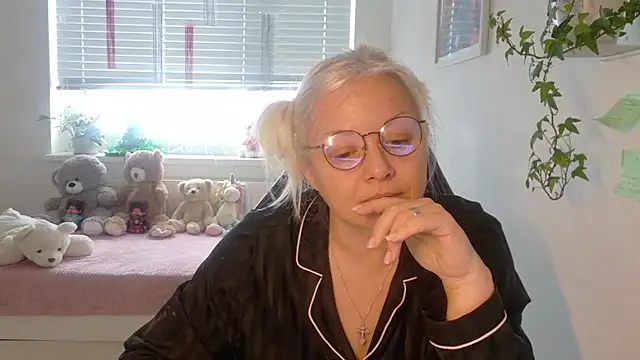 Linsy Kim online show from 01.10.26