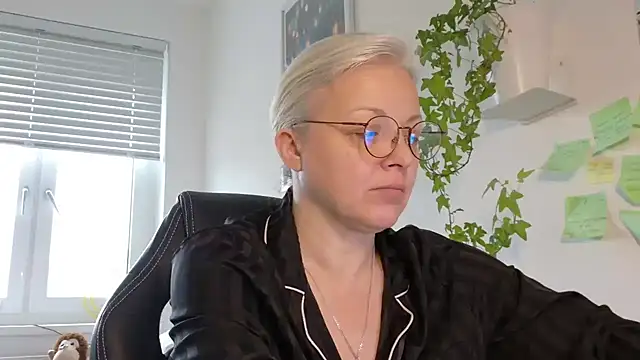 Linsy Kim online show from 03.01.26