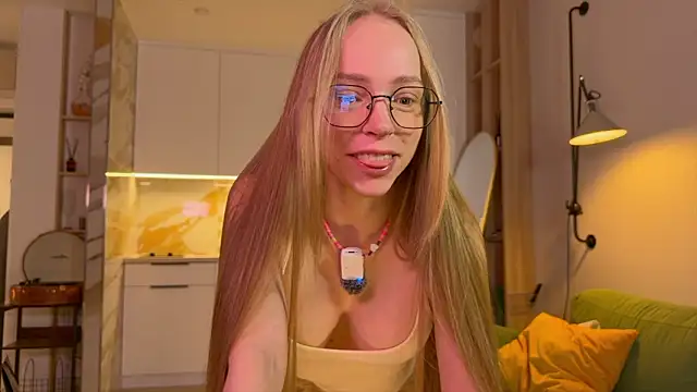 BritaKiss online show from 03.25.26