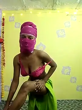 Snapshot of Cute-Rashmii chatting on 10.15.25 Cute-Rashmii online show from 10.15.25