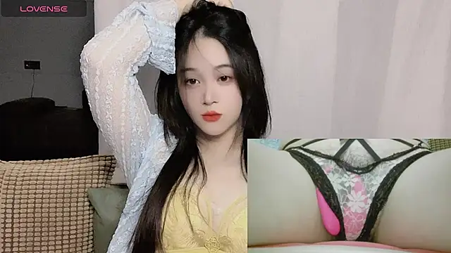 Snapshot of woaiqinqin chatting on 10.15.25 woaiqinqin online show from 10.15.25