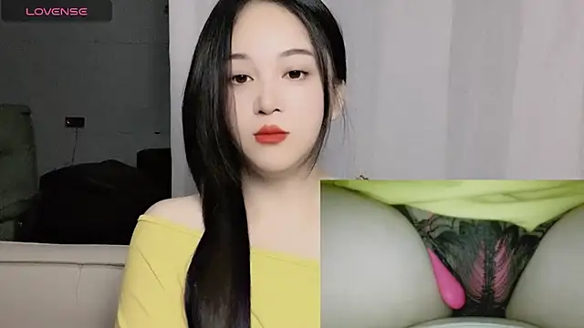 Snapshot of woaiqinqin chatting on 10.19.25 woaiqinqin online show from 10.19.25