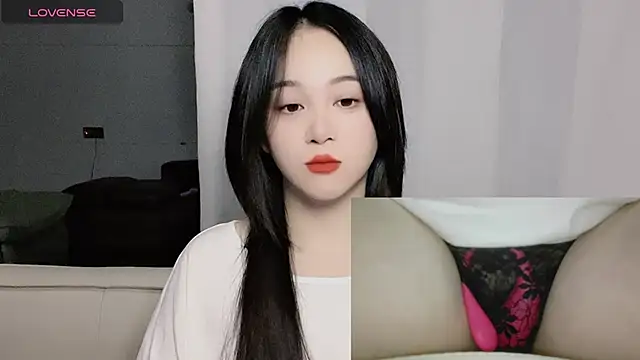 Snapshot of woaiqinqin chatting on 10.21.25 woaiqinqin online show from 10.21.25