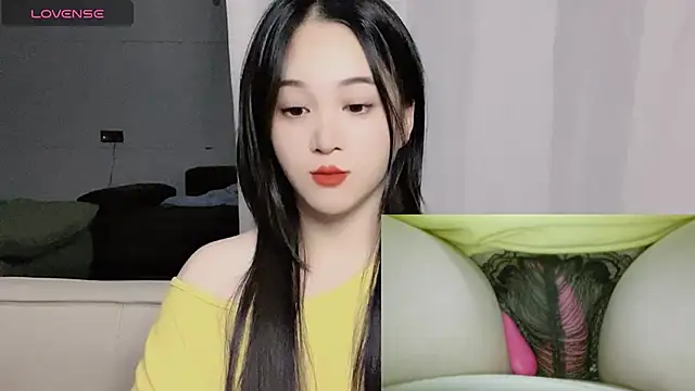 Snapshot of woaiqinqin chatting on 10.22.25 woaiqinqin online show from 10.22.25