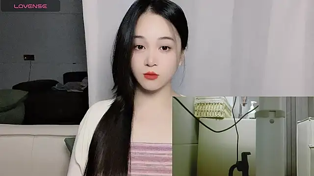 Snapshot of woaiqinqin chatting on 10.23.25 woaiqinqin online show from 10.23.25