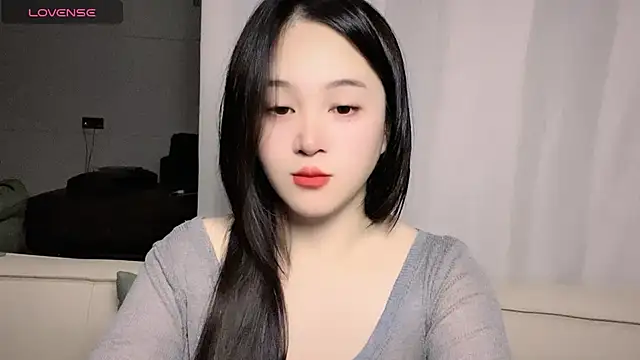 Snapshot of woaiqinqin chatting on 10.28.25 woaiqinqin online show from 10.28.25