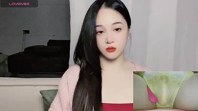 Snapshot of woaiqinqin chatting on 12.04.25 woaiqinqin online show from 12.04.25