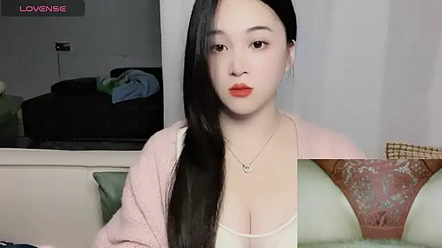 Snapshot of woaiqinqin chatting on 12.19.25 woaiqinqin online show from 12.19.25