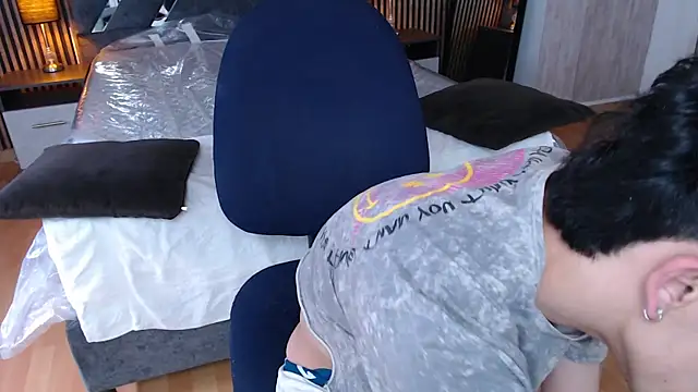 Snapshot of aaronjames1 chatting on 09.10.25 aaronjames1 online show from 09.10.25