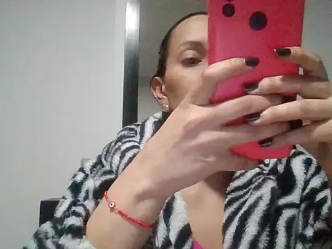 Snapshot of sarita_star chatting on 09.10.25 sarita star online show from 09.10.25