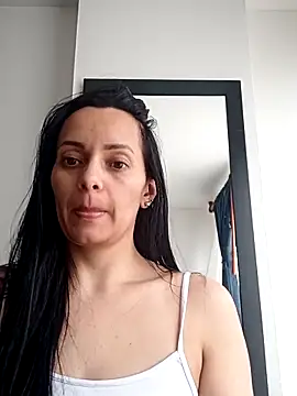 Snapshot of sarita_star chatting on 09.18.25 sarita star online show from 09.18.25