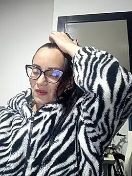 Snapshot of sarita_star chatting on 10.08.25 sarita star online show from 10.08.25