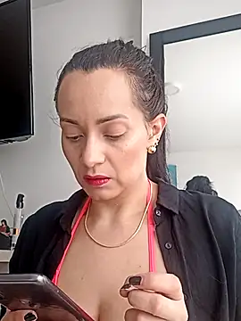 Snapshot of sarita_star chatting on 10.22.25 sarita star online show from 10.22.25