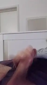 Snapshot of NewJoiner chatting on 11.20.25 NewJoiner online show from 11.20.25