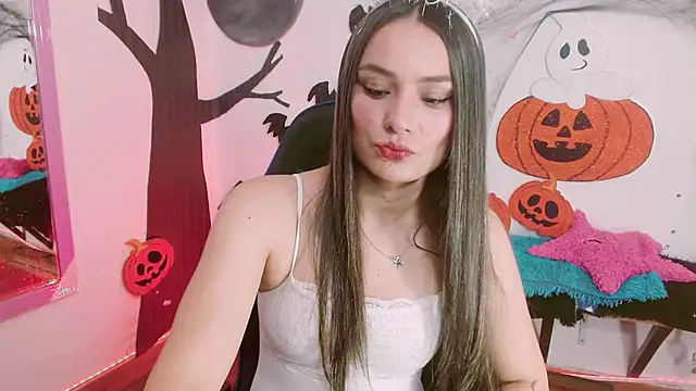 Snapshot of danna_888 chatting on 10.23.25 danna 888 online show from 10.23.25